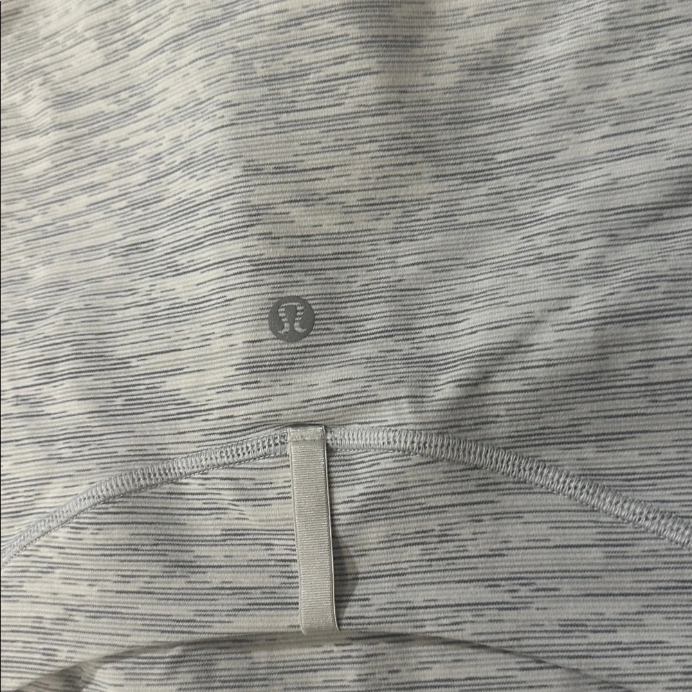 Lululemon jacket size 10 - Picture 9 of 9